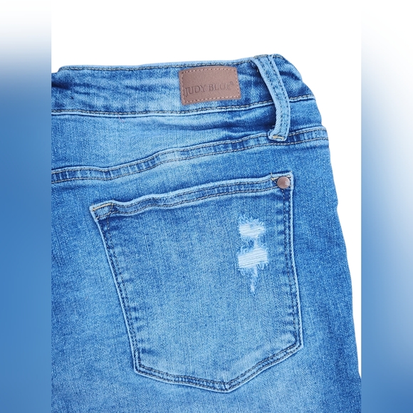 JUDY BLUE distressed denim shorts, size 13 - Picture 4 of 6